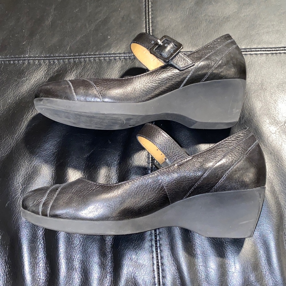 Michelle Women's Black Mary Jane Wedge. Size 8M. - Picture 5 of 8